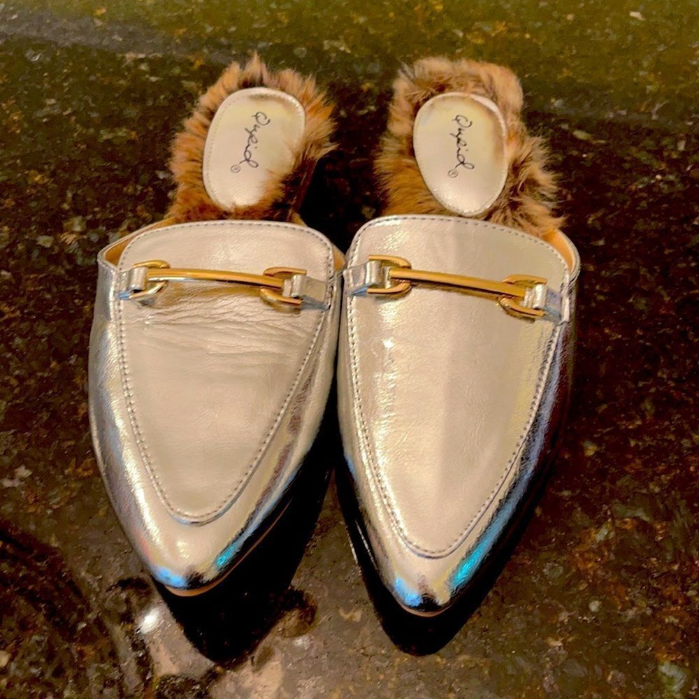Qupid 7.5 Faux Fur Silver Metallic Slides - Picture 2 of 8
